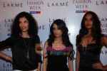 Shraddha kapoor makeover at Lakme Fashion Week on 20th Sept 2010 (37).JPG